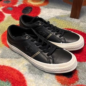 NWOT Black with Gold Leather Converse One Star Women’s Size 6.5 (Men’s 4.5)